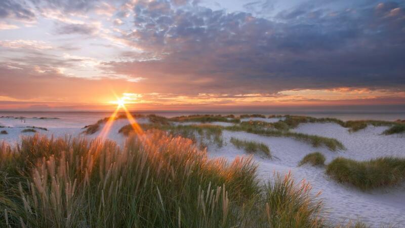 Sunrise over dunes. CWSS/A. Schnabler.